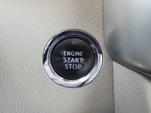 Used 2017 Toyota Highlander AWD V6 image 23