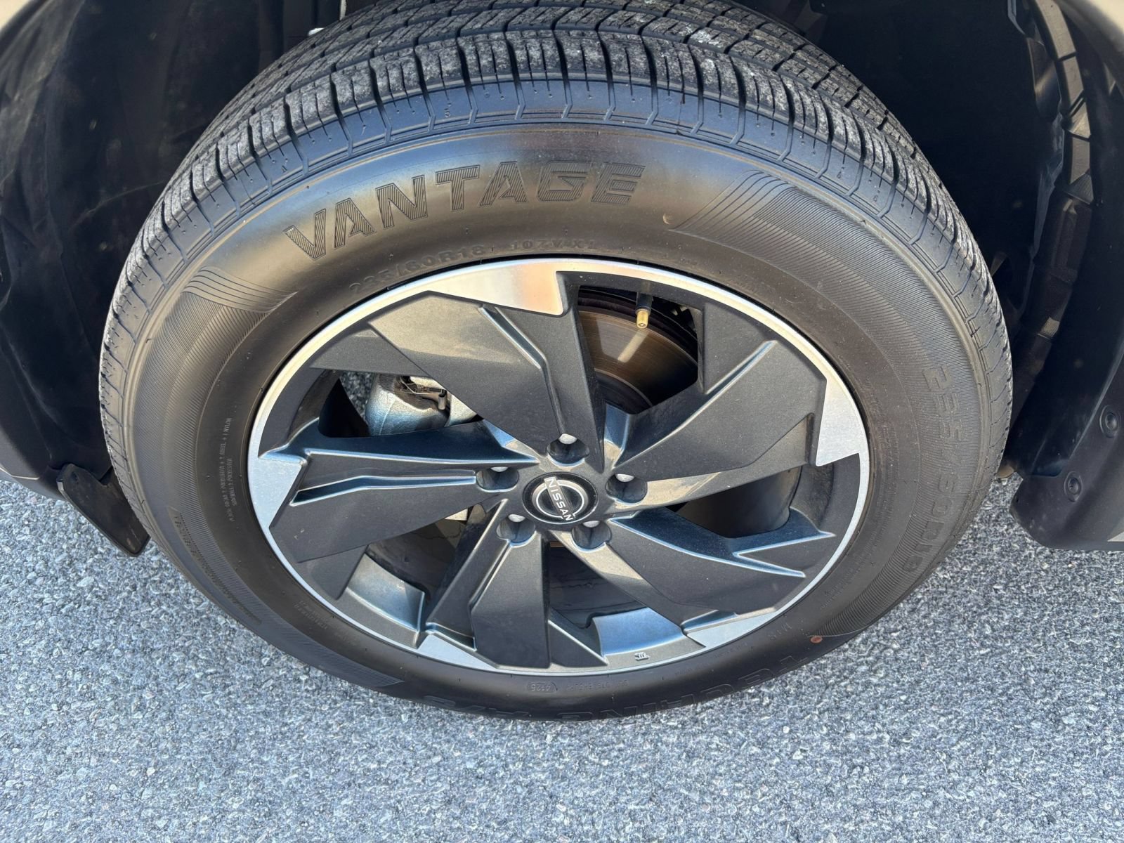 Used 2025 Nissan Rogue SV AWD/4WD image 31