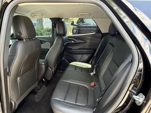 Used 2021 Chevrolet TrailBlazer LT w/ Premium Seating Package FWD image 14
