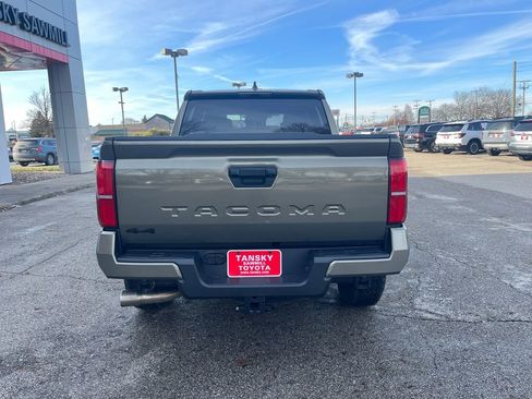 Used 2024 Toyota Tacoma TRD Off-Road image 4