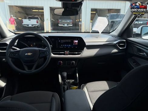 Used 2025 Chevrolet TrailBlazer LT AWD/4WD image 12
