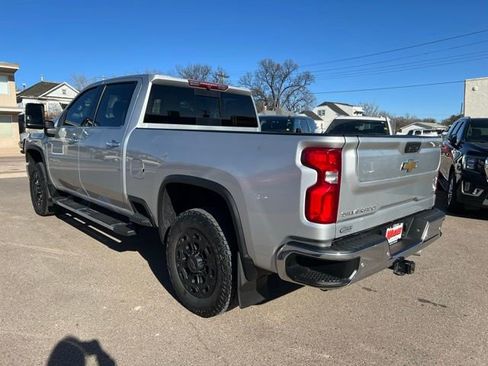 Used 2022 Chevrolet Silverado 2500 LTZ w/ LTZ Plus Package AWD/4WD image 4