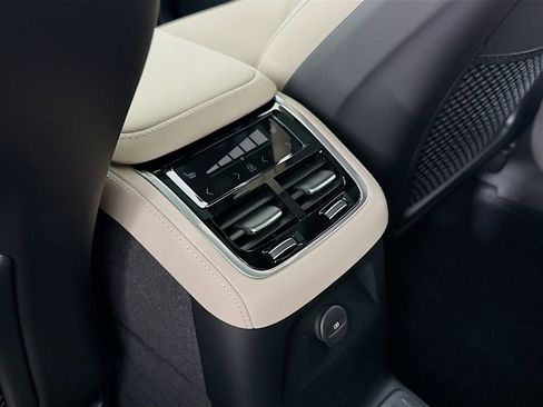 New 2026 Volvo XC90 T8 Plus w/ Protection Package Premier AWD/4WD image 27
