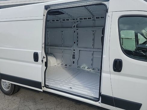 New 2025 RAM ProMaster 2500 w/ Convenience Group image 7