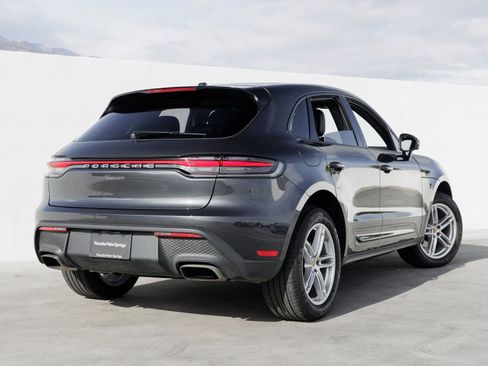 Certified 2025 Porsche Macan image 7