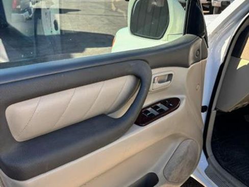 Used 2005 Toyota Land Cruiser Base image 9