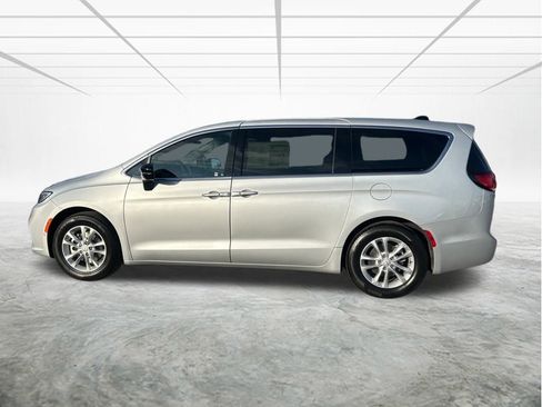 New 2026 Chrysler Pacifica Select image 7