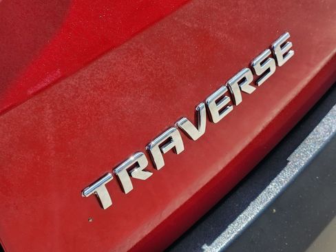 Used 2023 Chevrolet Traverse LT FWD image 17