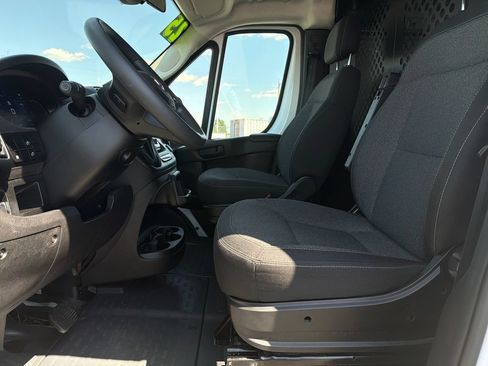 Used 2025 RAM ProMaster 2500 w/ U-Haul Equipment Group FWD image 17