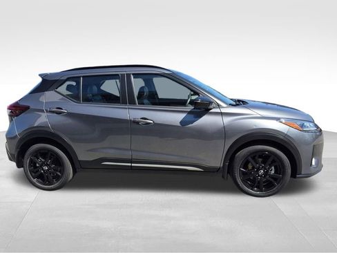 Used 2022 Nissan Kicks SR w/ Premium Package image 7
