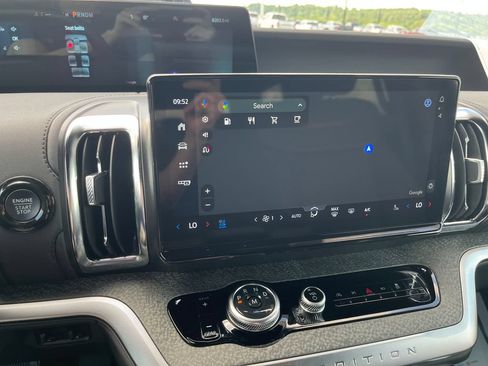 Used 2025 Ford Expedition Tremor AWD/4WD image 17