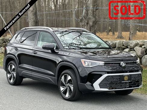 Used 2025 Volkswagen Taos SE w/ Panoramic Sunroof Package image 1