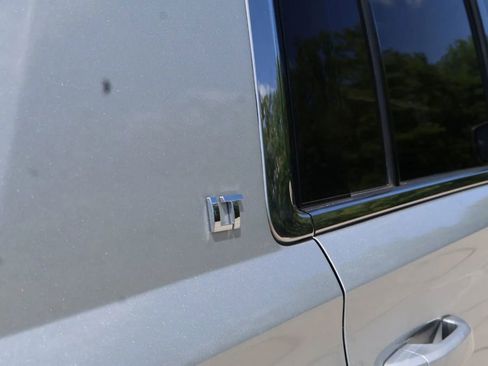 Used 2017 Chevrolet Suburban LT AWD/4WD image 7