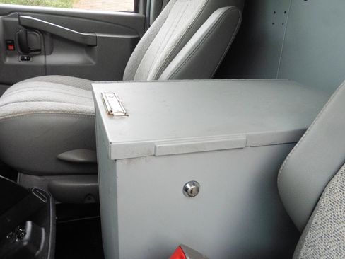 Used 2019 Chevrolet Express 2500 w/ Driver Convenience Package RWD image 27