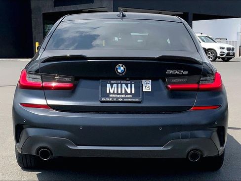 Used 2021 BMW 330e w/ M Sport Package RWD image 4