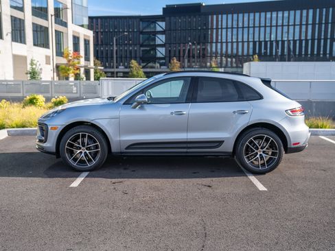 Certified 2026 Porsche Macan AWD/4WD image 2