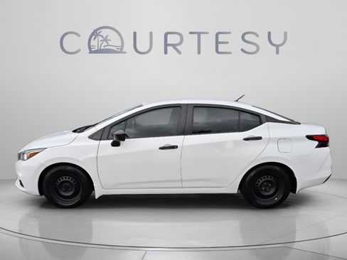 Used 2020 Nissan Versa S FWD image 2