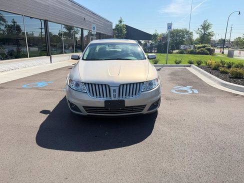 Used 2009 Lincoln MKS AWD image 2