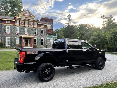Used 2019 Ford F350 Lariat AWD/4WD image 11
