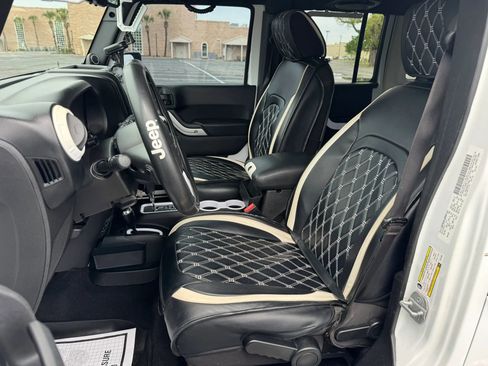 Used 2013 Jeep Wrangler Unlimited Sahara w/ Connectivity Group image 15