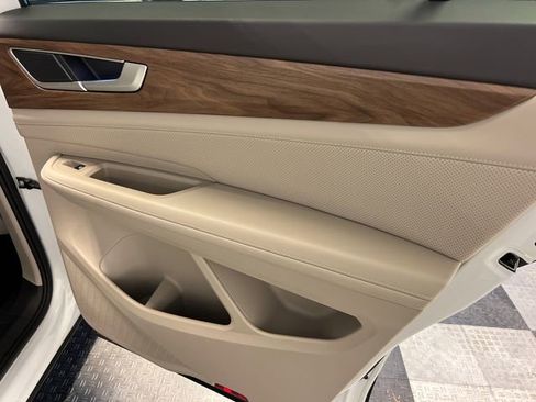 Certified 2024 Volkswagen Atlas SE image 13