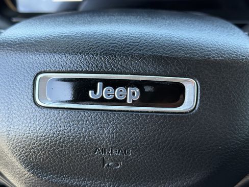 Used 2023 Jeep Grand Cherokee Altitude AWD/4WD image 23