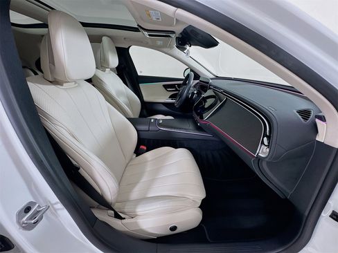 Used 2024 Mercedes-Benz E 350 4MATIC Sedan image 31