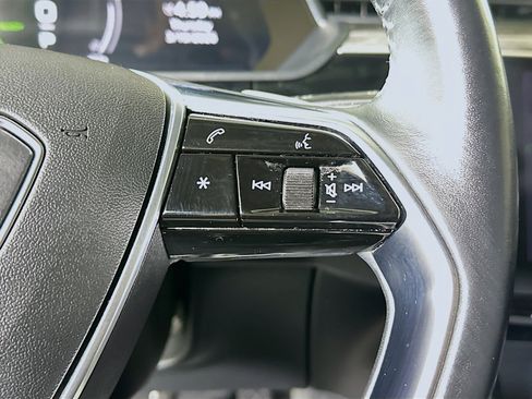 Used 2021 Audi e-tron Premium Plus w/ Premium Plus Package image 17