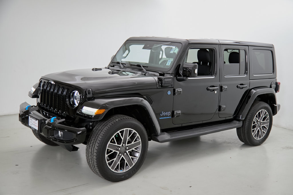 Used 2023 Jeep Wrangler Unlimited Sahara AWD/4WD image 9