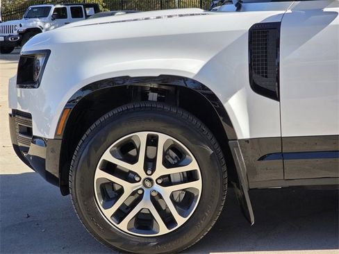 Used 2024 Land Rover Defender 110 X-Dynamic SE image 5