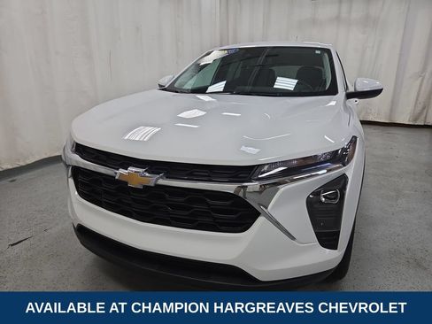 Used 2024 Chevrolet Trax LS w/ LS Convenience Package FWD image 39