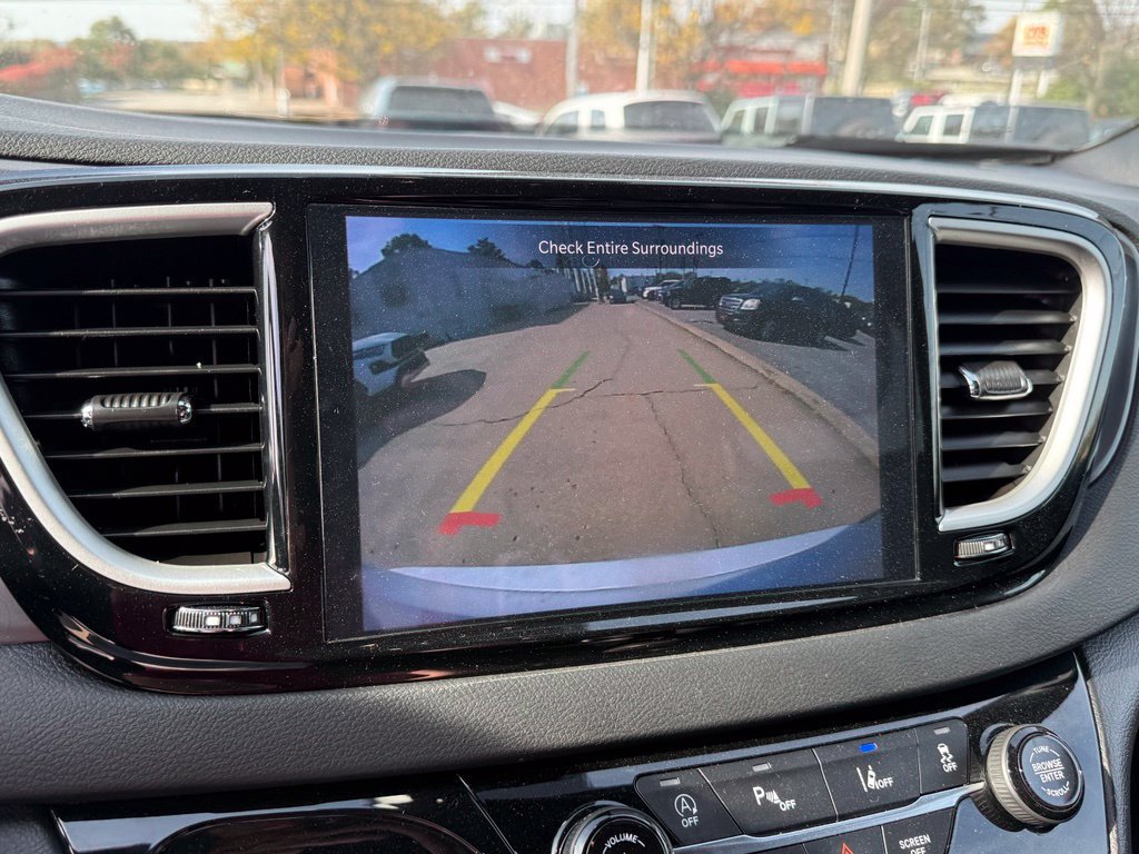 Used 2025 Chrysler Pacifica Select FWD image 20