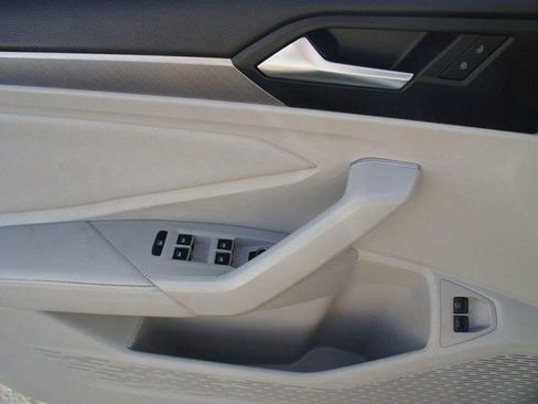 Used 2023 Volkswagen Jetta SE w/ Panoramic Sunroof Package image 29