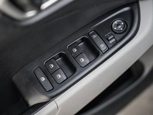 Used 2021 Hyundai Venue SEL w/ Premium Package image 34