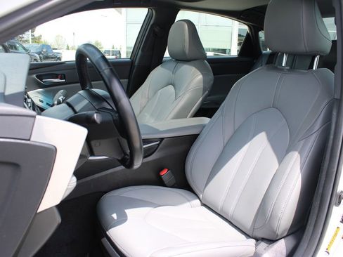 Used 2020 Toyota Avalon XLE w/ Moonroof Package FWD image 10
