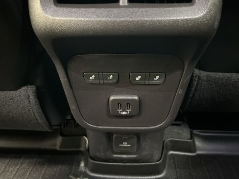 Used 2024 Chevrolet Equinox Premier image 29