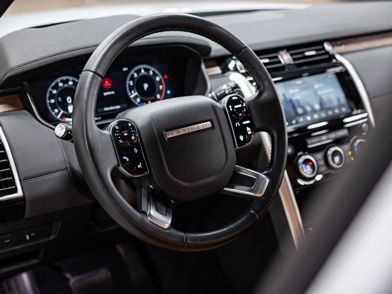 Used 2019 Land Rover Discovery HSE AWD/4WD image 10