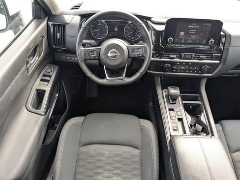 Used 2025 Nissan Pathfinder SV image 17