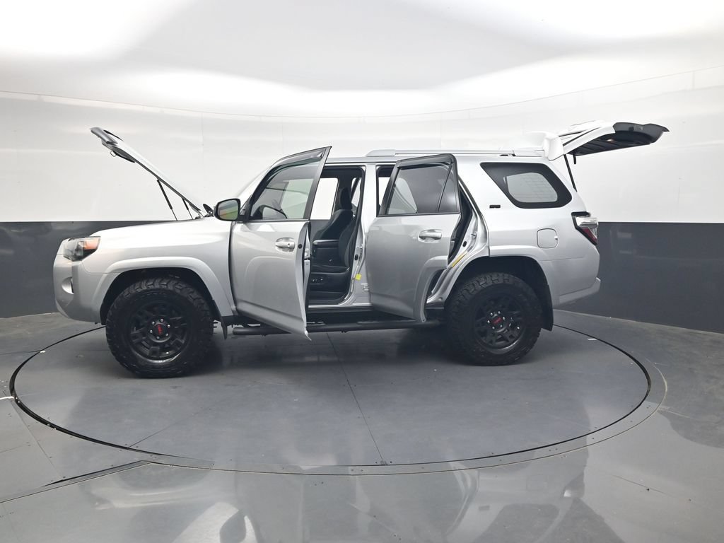 Used 2017 Toyota 4Runner SR5 AWD/4WD image 36