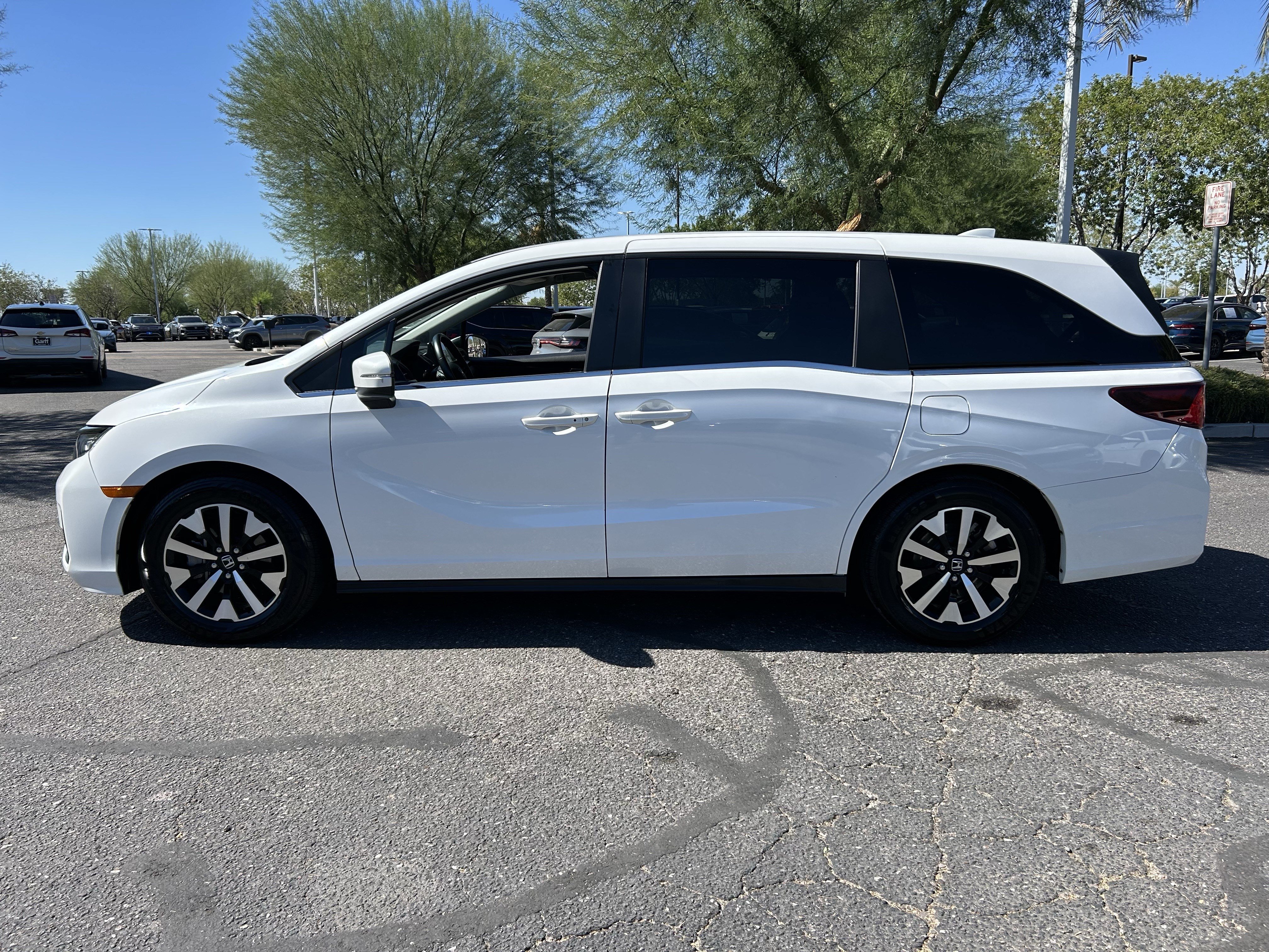 Used 2025 Honda Odyssey EX-L image 2