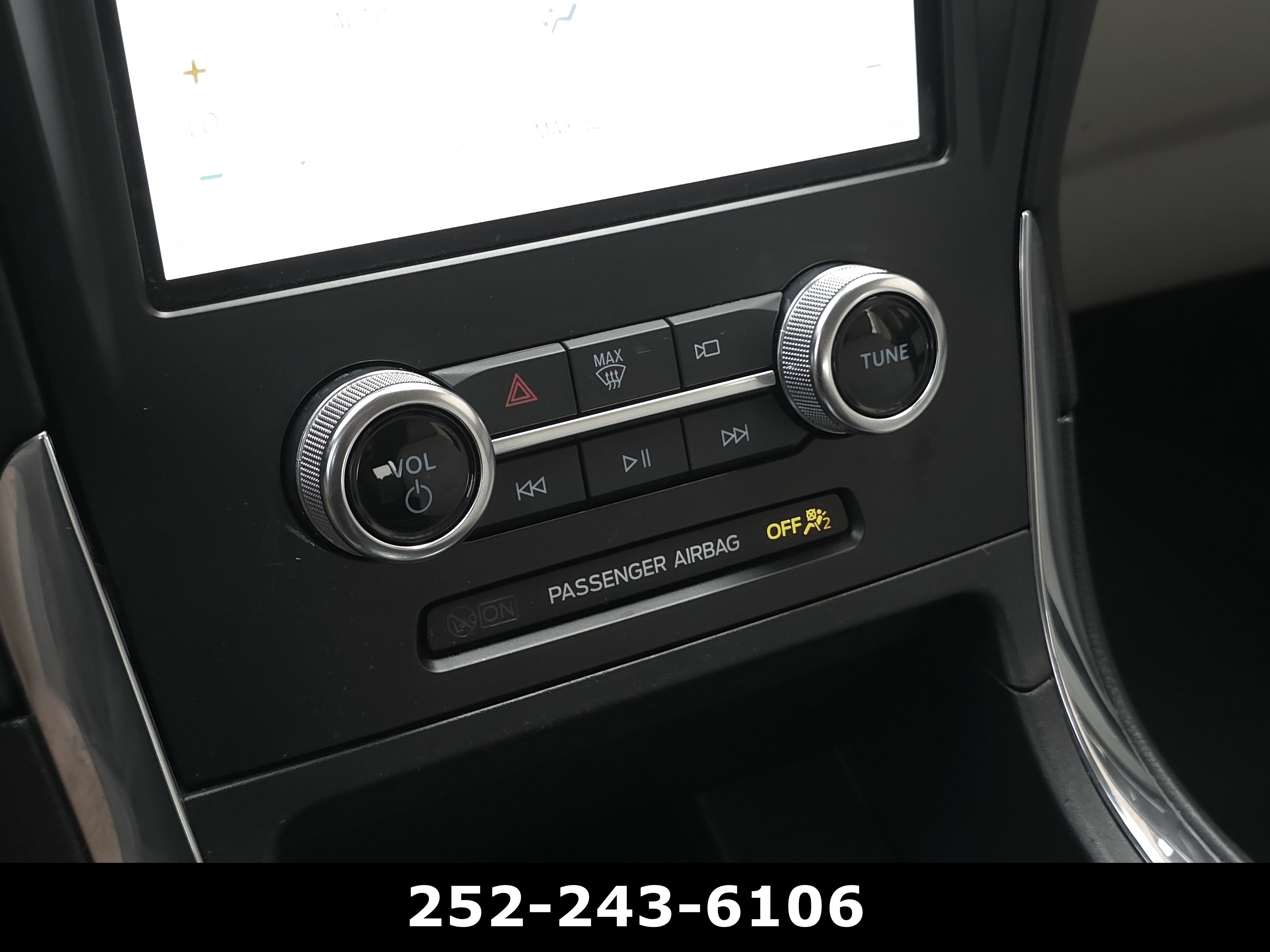 Used 2024 Ford Edge Titanium AWD/4WD image 14