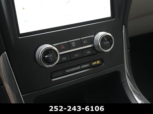 Used 2024 Ford Edge Titanium AWD/4WD image 14