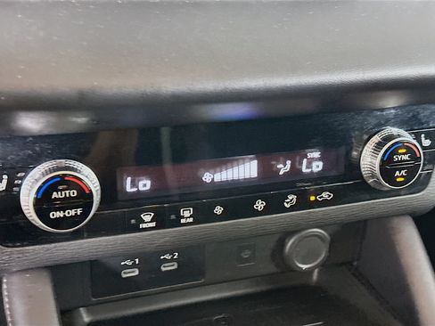 Used 2025 Mitsubishi Outlander SE FWD image 24
