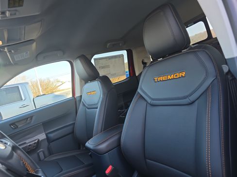 New 2025 Ford Maverick Tremor image 13