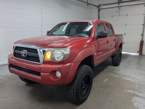 Used 2011 Toyota Tacoma 4x4 Double Cab w/ TRD Off-Road Pkg w/JBL Audio image 11