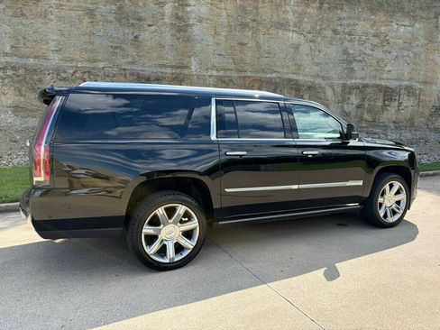 Used 2019 Cadillac Escalade ESV Premium Luxury AWD/4WD image 10