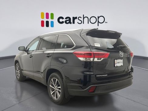 Used 2019 Toyota Highlander XLE AWD/4WD image 3