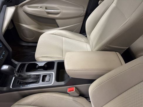 Used 2017 Ford Escape SE image 16