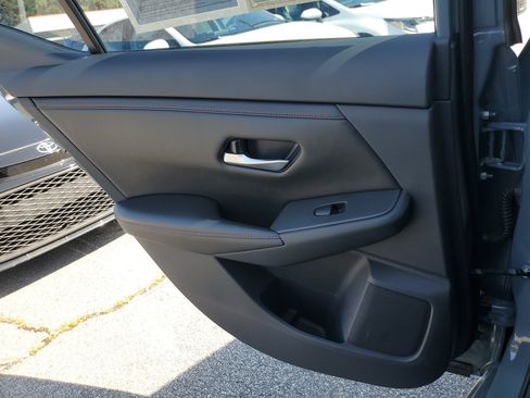 Used 2025 Nissan Sentra SR FWD image 13