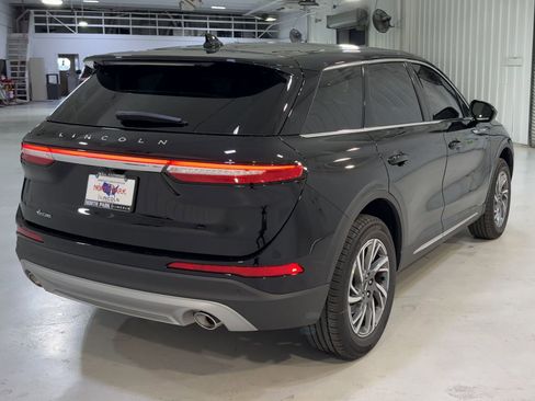 New 2026 Lincoln Corsair Premiere FWD image 9